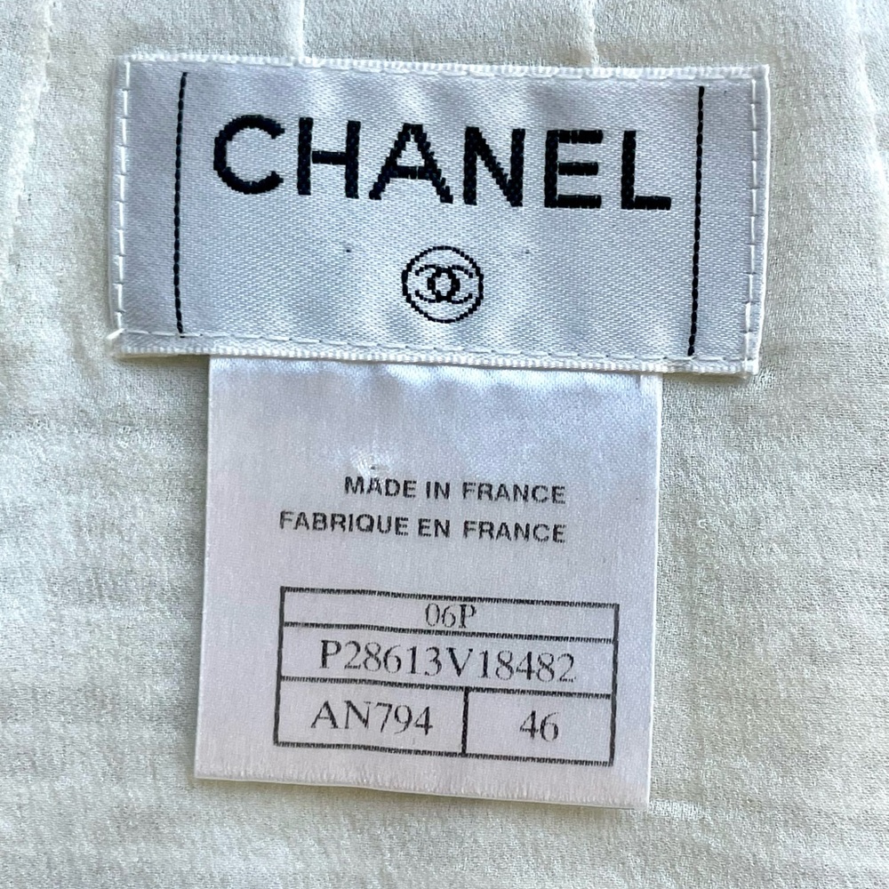 >SOLD< CHANEL Lightweight blousy blazer, gathered waist, camellia buttons, CC, - Picture 14 of 16